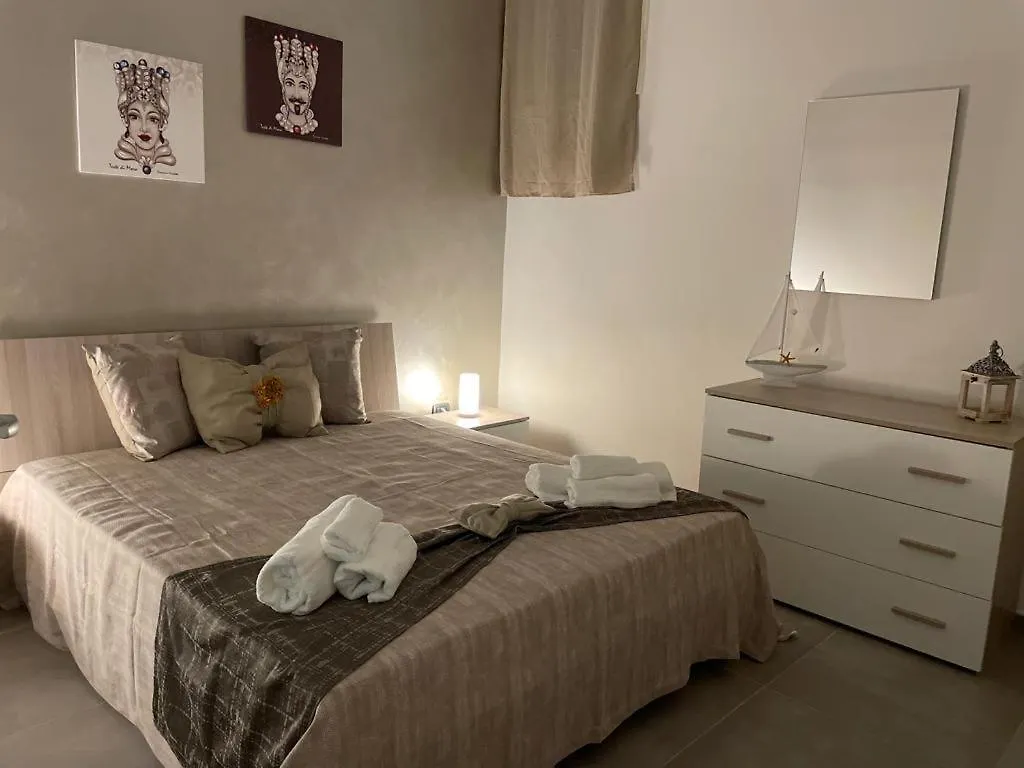 La Pietra Di Giada Vila Syracuse 0*,  Itália